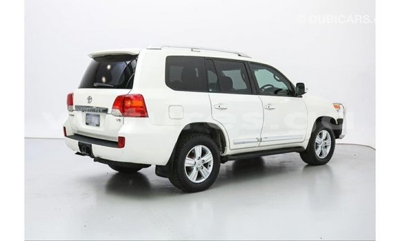 Buy Import Toyota Land Cruiser White Car in Import - Dubai in Estuary Buy Import Toyota Land Cruiser White Car in Import - Dubai in Estuary