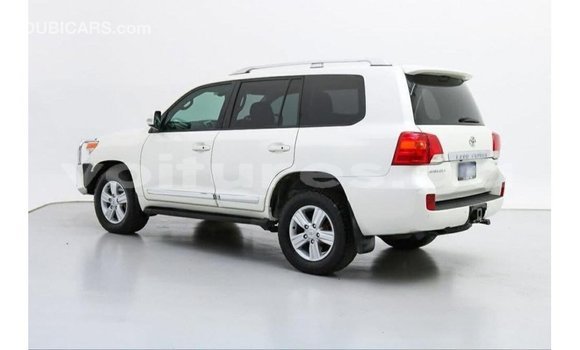 Buy Import Toyota Land Cruiser White Car in Import - Dubai in Estuary Buy Import Toyota Land Cruiser White Car in Import - Dubai in Estuary
