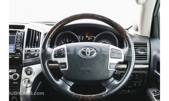 Buy Import Toyota Land Cruiser White Car in Import - Dubai in Estuary Buy Import Toyota Land Cruiser White Car in Import - Dubai in Estuary