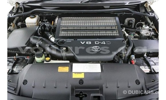 Buy Import Toyota Land Cruiser White Car in Import - Dubai in Estuary Buy Import Toyota Land Cruiser White Car in Import - Dubai in Estuary