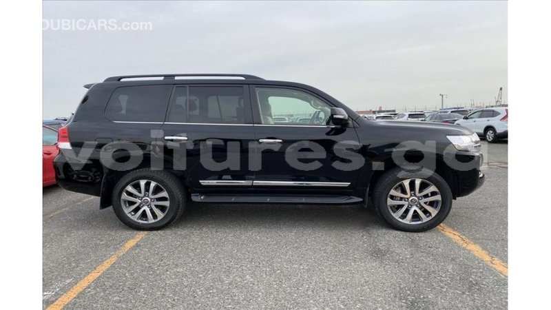 Big with watermark toyota land cruiser estuary import dubai 6437