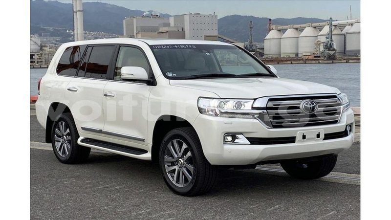 Big with watermark toyota land cruiser estuary import dubai 6438