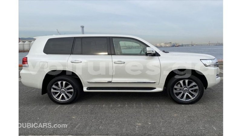 Big with watermark toyota land cruiser estuary import dubai 6438