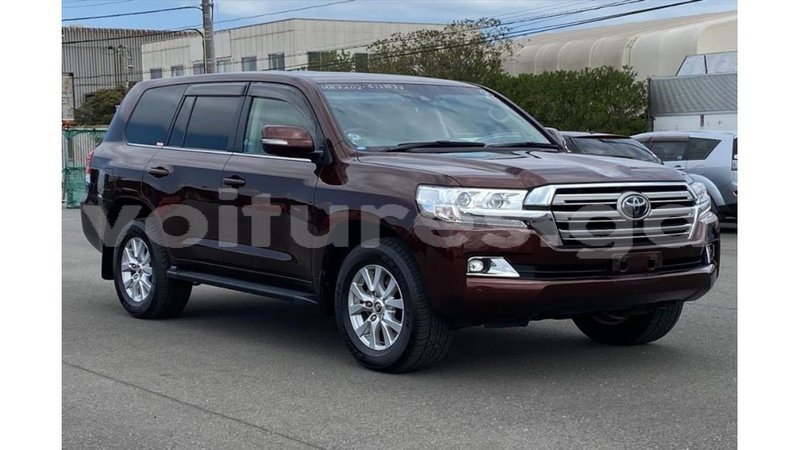 Big with watermark toyota land cruiser estuary import dubai 6439