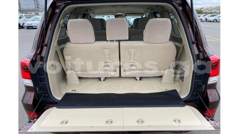 Big with watermark toyota land cruiser estuary import dubai 6439