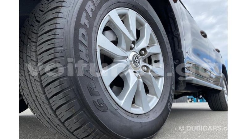 Big with watermark toyota land cruiser estuary import dubai 6439