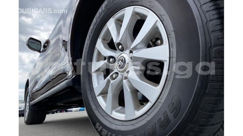 Big with watermark toyota land cruiser estuary import dubai 6439