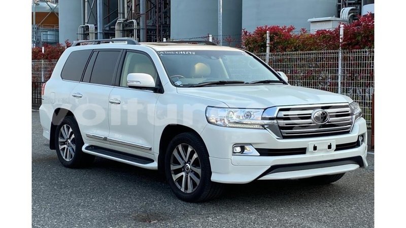 Big with watermark toyota land cruiser estuary import dubai 6440