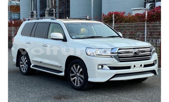 Acheter Import Voiture Toyota Land Cruiser Blanc à Import - Dubai, Estuaire Acheter Import Voiture Toyota Land Cruiser Blanc à Import - Dubai, Estuaire