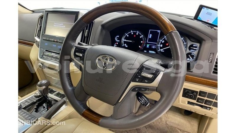 Big with watermark toyota land cruiser estuary import dubai 6440