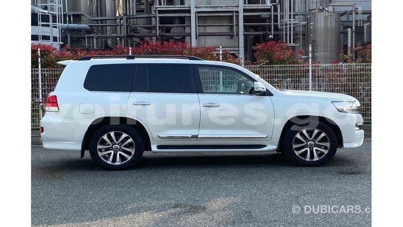 Big with watermark toyota land cruiser estuary import dubai 6440