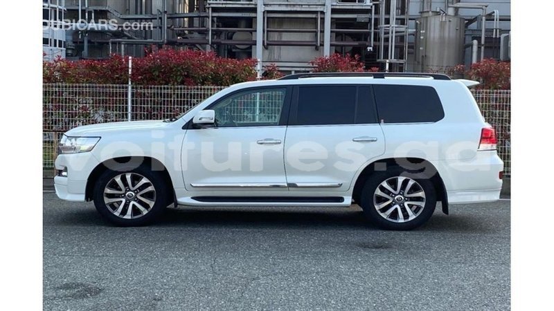 Big with watermark toyota land cruiser estuary import dubai 6440