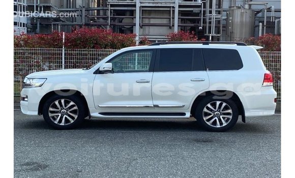 Acheter Import Voiture Toyota Land Cruiser Blanc à Import - Dubai, Estuaire Acheter Import Voiture Toyota Land Cruiser Blanc à Import - Dubai, Estuaire
