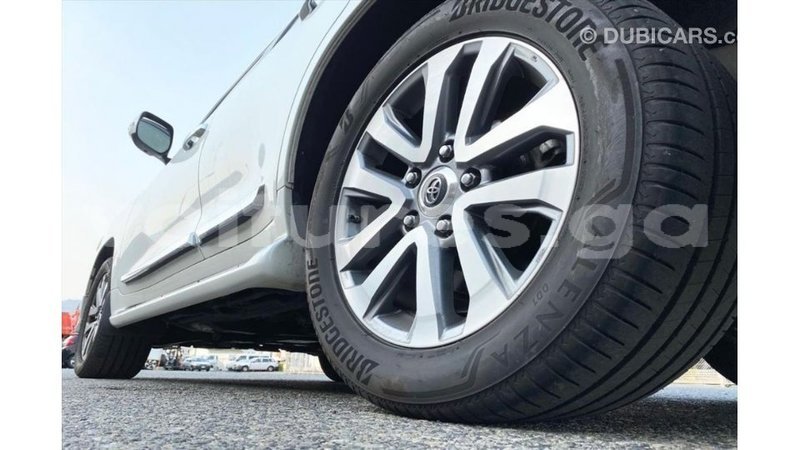 Big with watermark toyota land cruiser estuary import dubai 6440