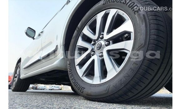 Acheter Import Voiture Toyota Land Cruiser Blanc à Import - Dubai, Estuaire Acheter Import Voiture Toyota Land Cruiser Blanc à Import - Dubai, Estuaire