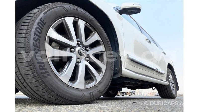 Big with watermark toyota land cruiser estuary import dubai 6440