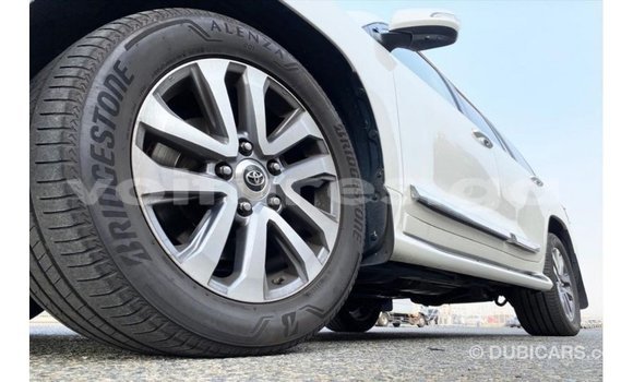 Acheter Import Voiture Toyota Land Cruiser Blanc à Import - Dubai, Estuaire Acheter Import Voiture Toyota Land Cruiser Blanc à Import - Dubai, Estuaire