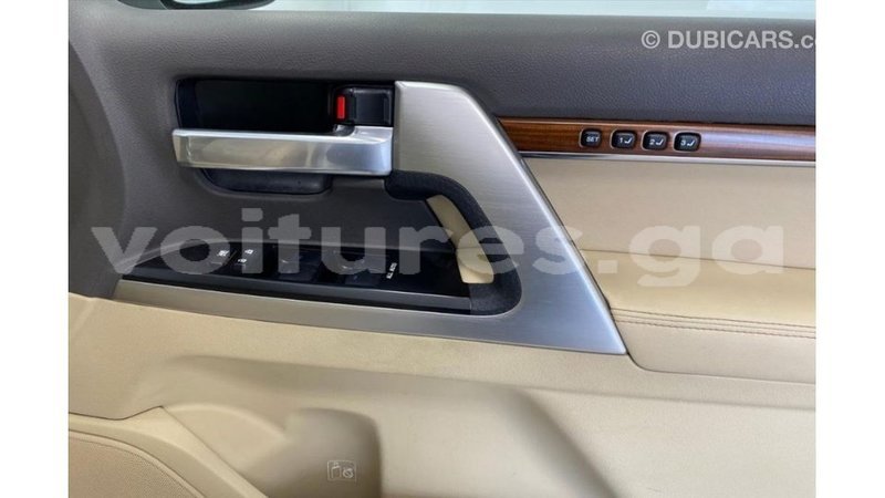Big with watermark toyota land cruiser estuary import dubai 6440