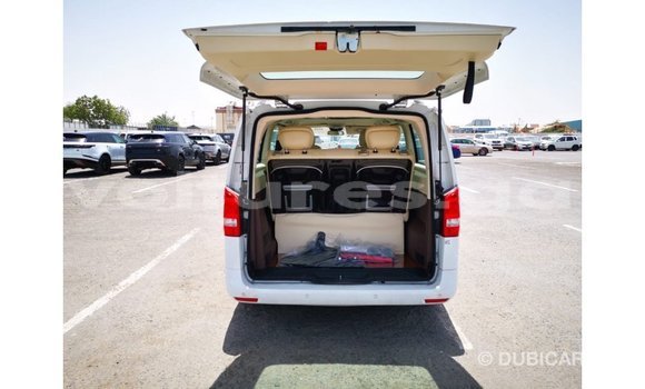 Acheter Import Voiture Mercedes-Benz Vito Blanc à Import - Dubai, Estuaire Acheter Import Voiture Mercedes-Benz Vito Blanc à Import - Dubai, Estuaire