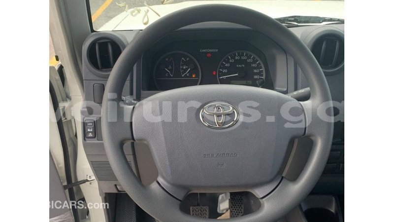 Big with watermark toyota land cruiser estuary import dubai 6455