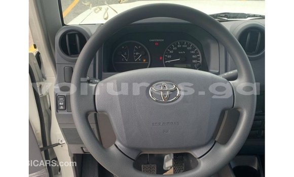 Buy Import Toyota Land Cruiser White Car in Import - Dubai in Estuary Buy Import Toyota Land Cruiser White Car in Import - Dubai in Estuary