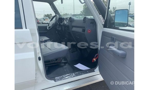 Buy Import Toyota Land Cruiser White Car in Import - Dubai in Estuary Buy Import Toyota Land Cruiser White Car in Import - Dubai in Estuary