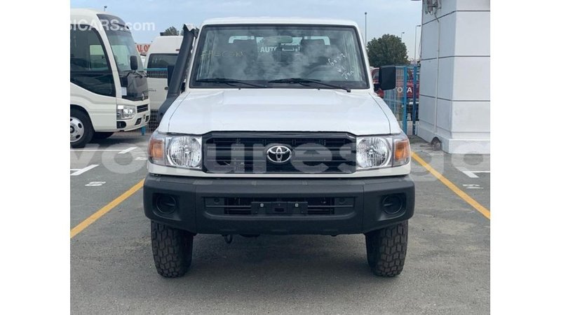 Big with watermark toyota land cruiser estuary import dubai 6455