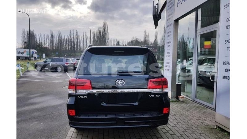Big with watermark toyota land cruiser estuary import dubai 6456