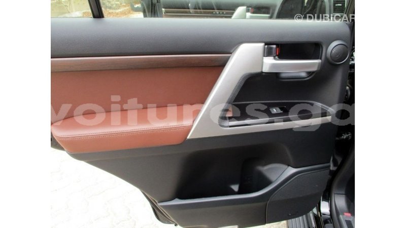 Big with watermark toyota land cruiser estuary import dubai 6456