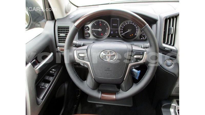 Big with watermark toyota land cruiser estuary import dubai 6456