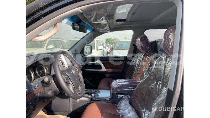 Big with watermark toyota land cruiser estuary import dubai 6456