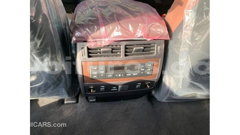 Big with watermark toyota land cruiser estuary import dubai 6456