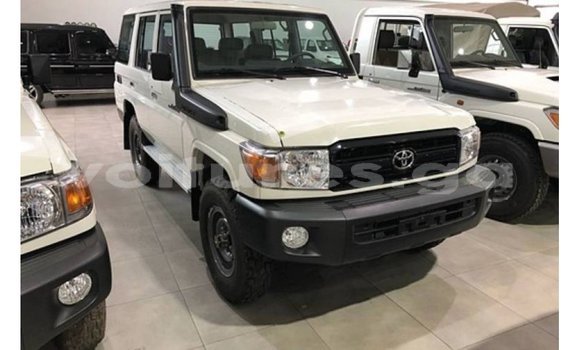 Acheter Import Voiture Toyota Land Cruiser Blanc à Import - Dubai, Estuaire Acheter Import Voiture Toyota Land Cruiser Blanc à Import - Dubai, Estuaire