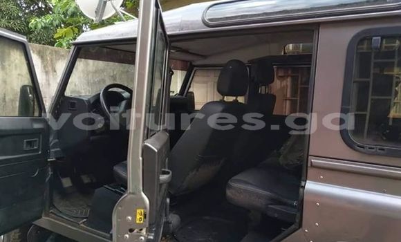 Sayi Na hannu Land Rover Defender Sauran Mota in Libreville a estuary Sayi Na hannu Land Rover Defender Sauran Mota in Libreville a estuary