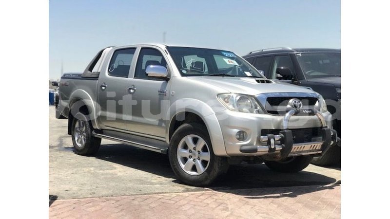 Big with watermark toyota hilux estuary import dubai 6464