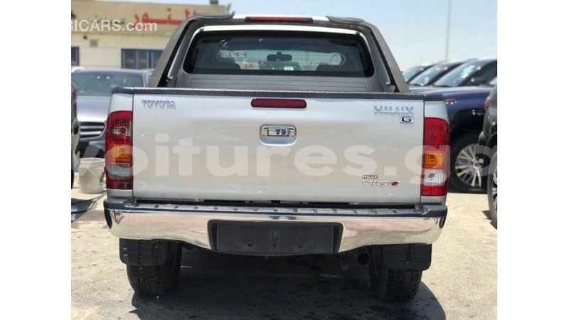 Big with watermark toyota hilux estuary import dubai 6464