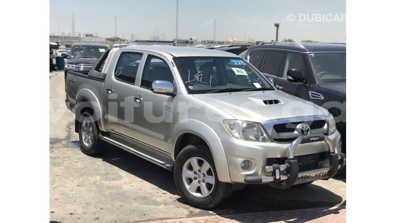 Big with watermark toyota hilux estuary import dubai 6464