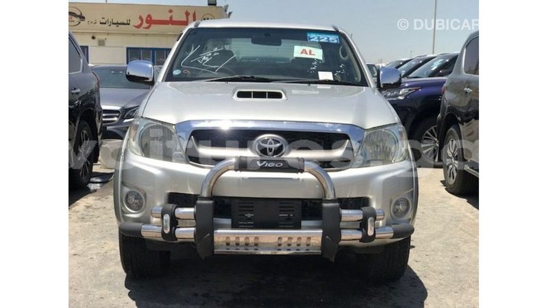 Big with watermark toyota hilux estuary import dubai 6464