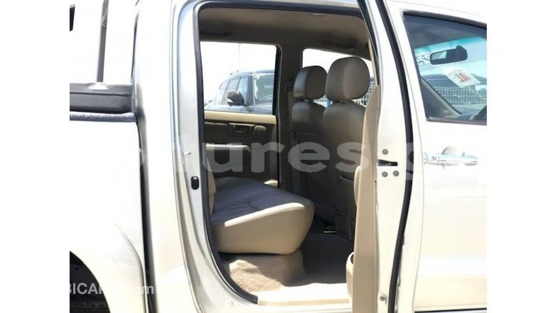 Big with watermark toyota hilux estuary import dubai 6464