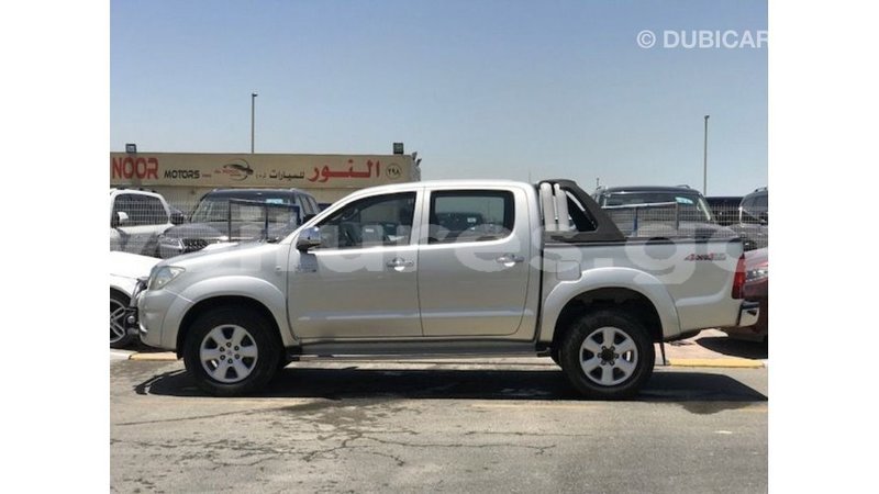 Big with watermark toyota hilux estuary import dubai 6464