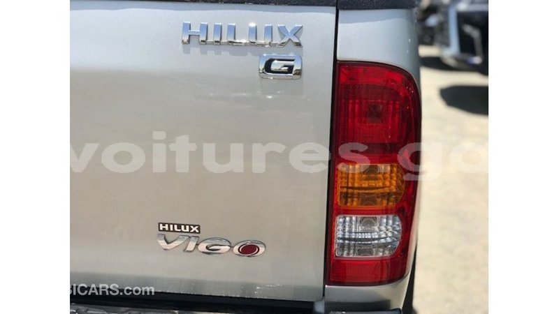 Big with watermark toyota hilux estuary import dubai 6464