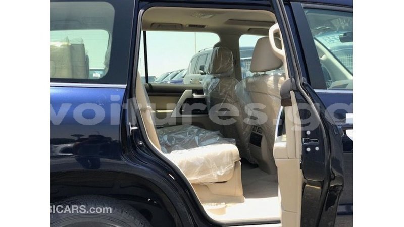 Big with watermark toyota land cruiser estuary import dubai 6465