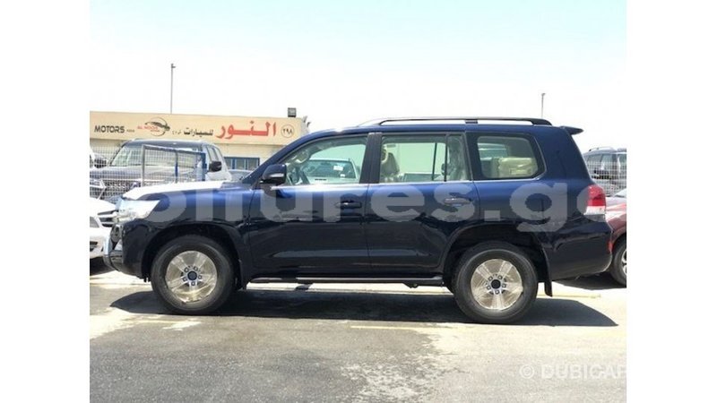 Big with watermark toyota land cruiser estuary import dubai 6465