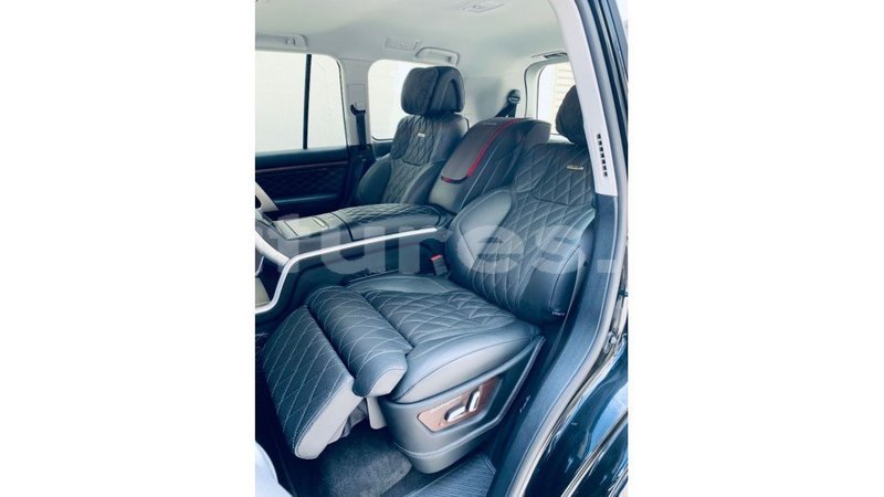 Big with watermark toyota land cruiser estuary import dubai 6468