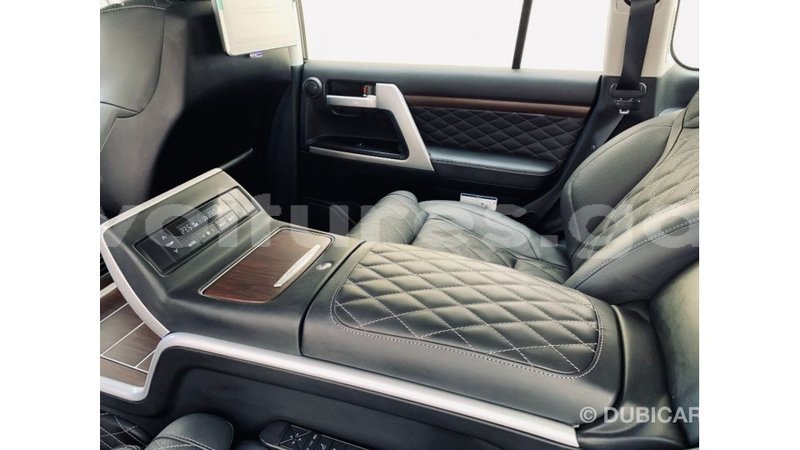 Big with watermark toyota land cruiser estuary import dubai 6468