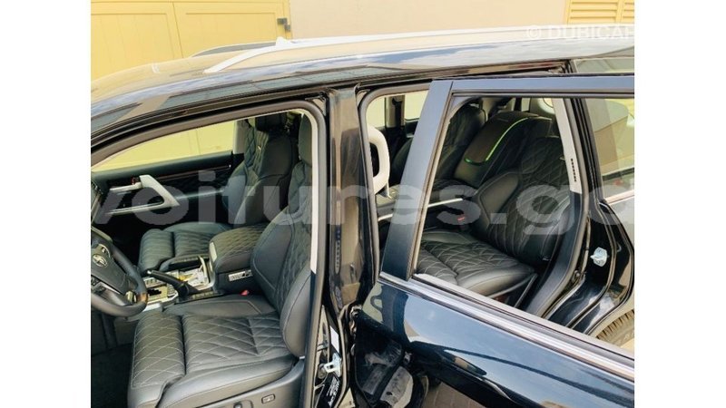 Big with watermark toyota land cruiser estuary import dubai 6468