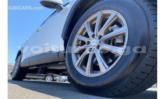 Acheter Import Utilitaire Toyota HiAce Blanc à Import - Dubai, Estuaire Acheter Import Utilitaire Toyota HiAce Blanc à Import - Dubai, Estuaire