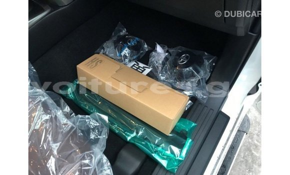 Acheter Import Utilitaire Toyota HiAce Blanc à Import - Dubai, Estuaire Acheter Import Utilitaire Toyota HiAce Blanc à Import - Dubai, Estuaire