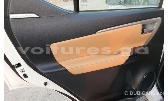 Acheter Import Voiture Toyota Fortuner Blanc à Import - Dubai, Estuaire Acheter Import Voiture Toyota Fortuner Blanc à Import - Dubai, Estuaire