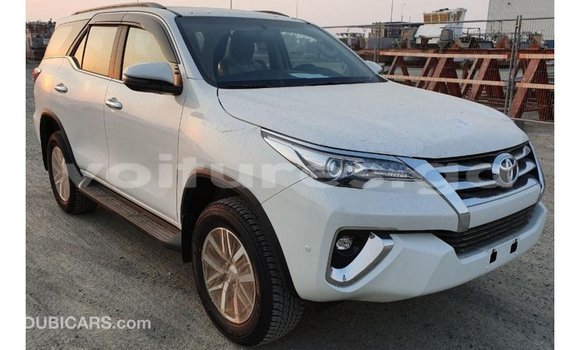 Acheter Import Voiture Toyota Fortuner Blanc à Import - Dubai, Estuaire Acheter Import Voiture Toyota Fortuner Blanc à Import - Dubai, Estuaire